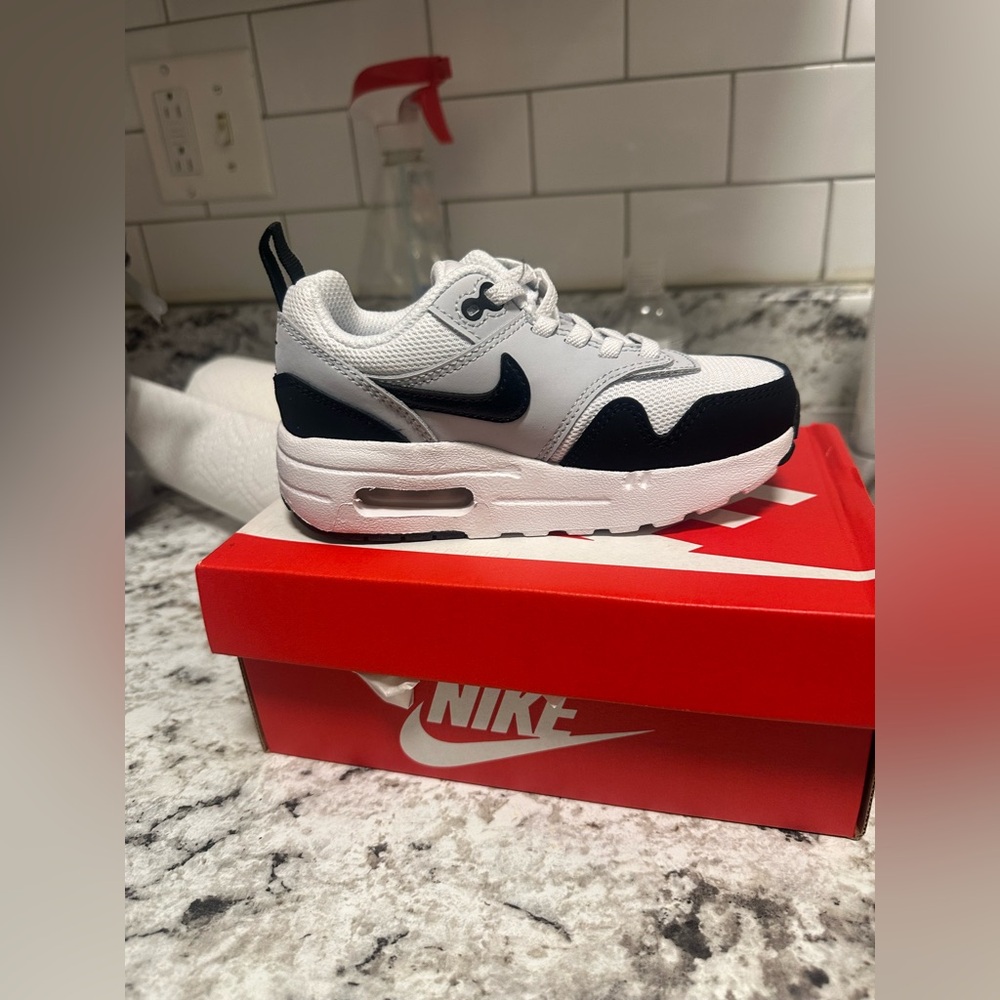 NIKE TODDLER SHOES BRAND NEW 9C
